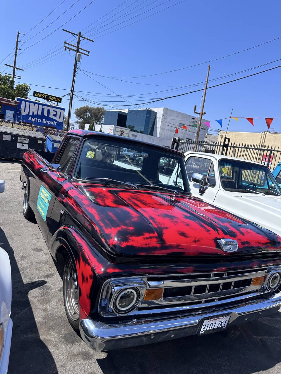 Ford-F-100-1961-Black-And-Red-Black