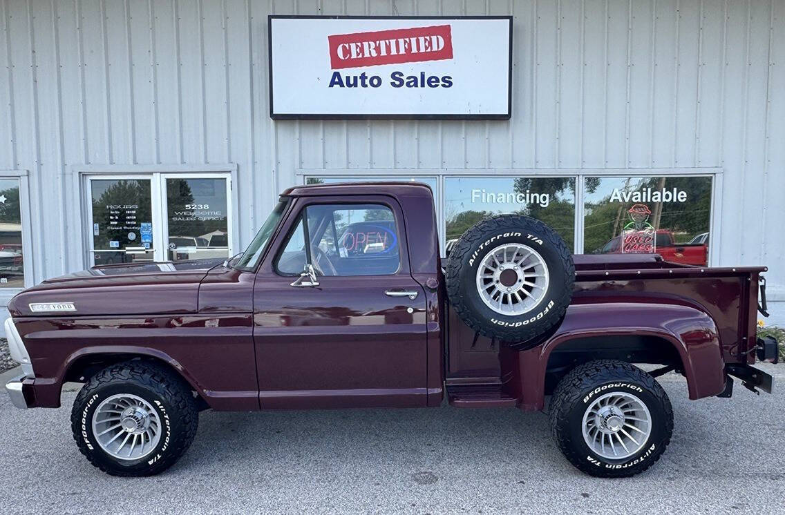 Ford-F-100-1967-Burgundy-Black