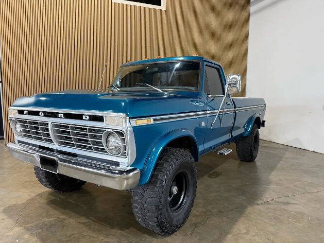 Ford-F-100-1975-Dark-Blue-Black-Vinyl