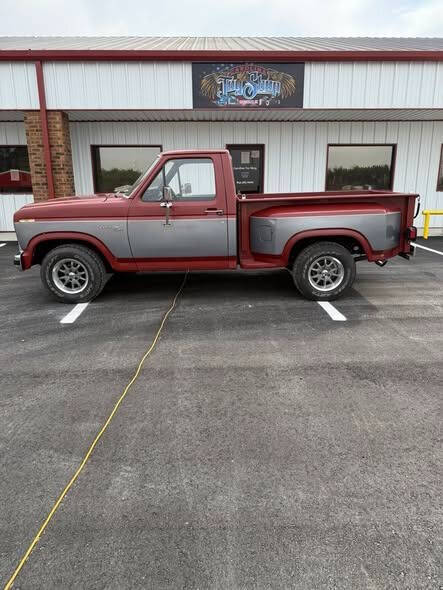 Ford-F-100-1981-Gray-Black
