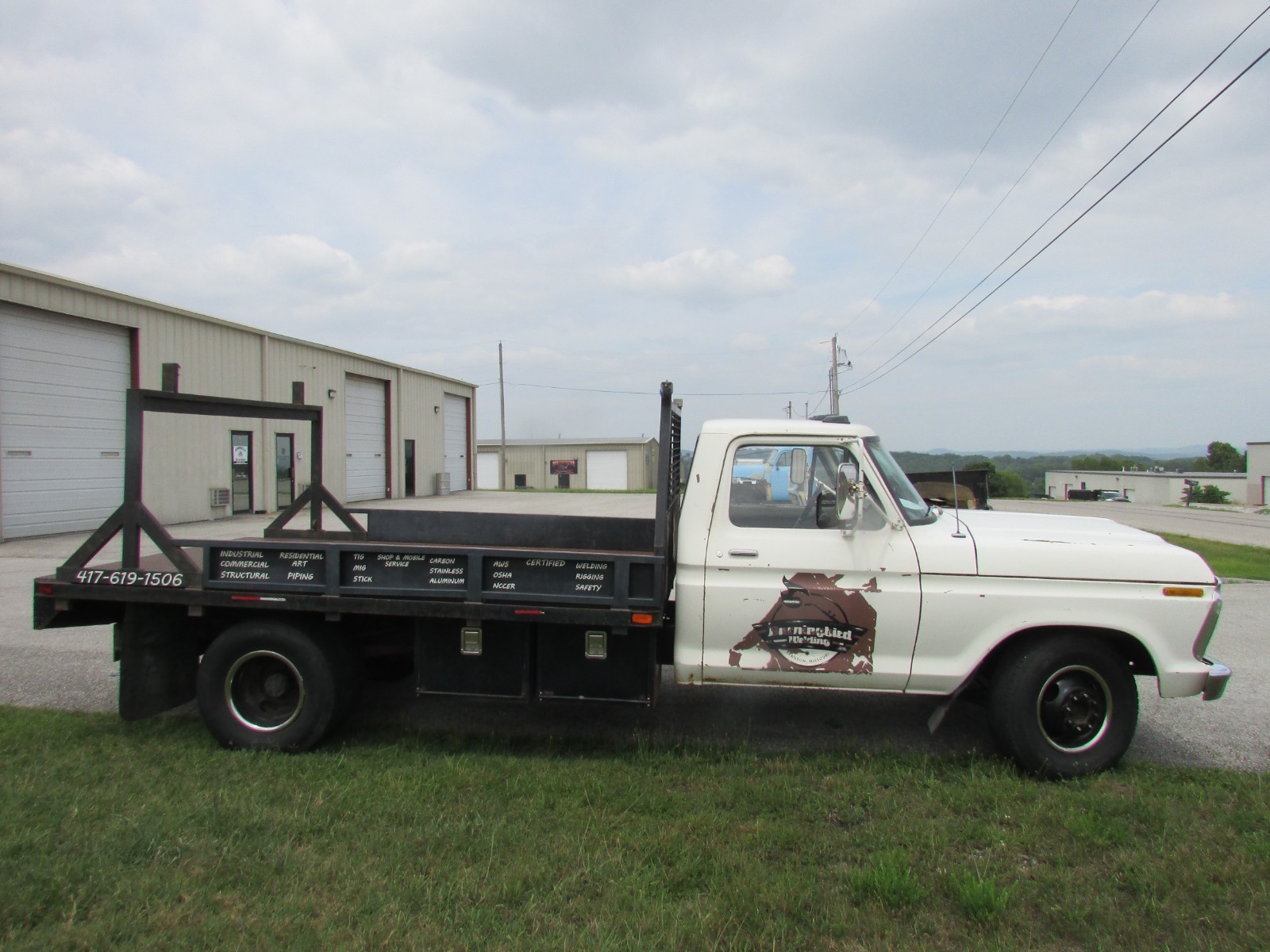 Ford-F-350-1976-Cab-Chassis-Black