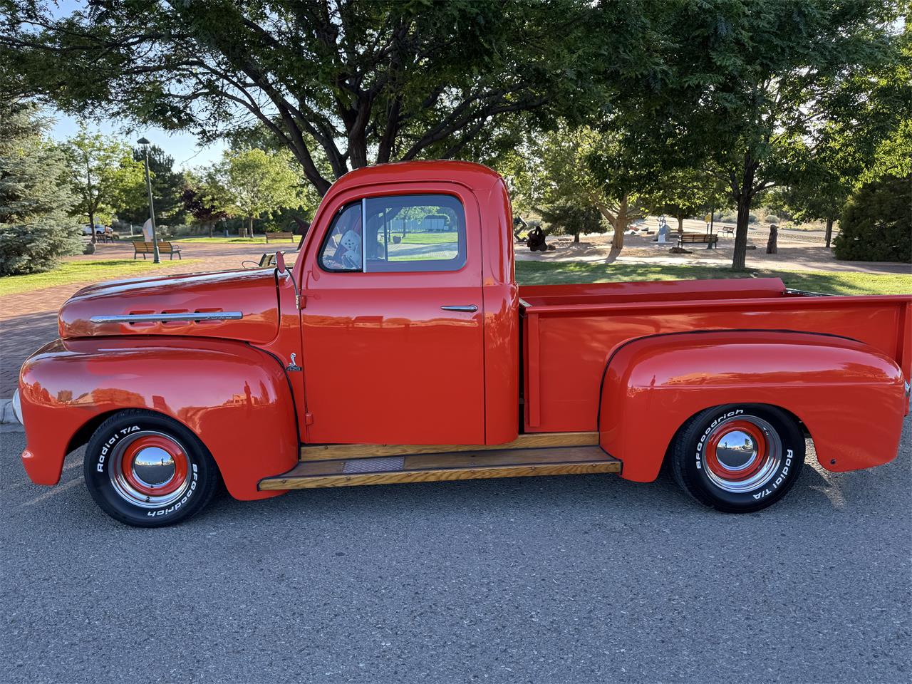 Ford-F1-pickup-1951-Orange-tan