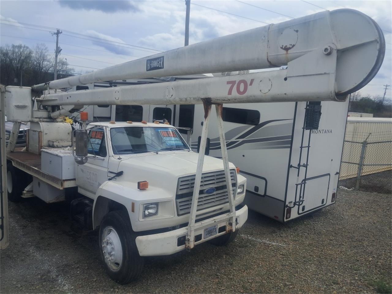 Ford-F800-1993-White