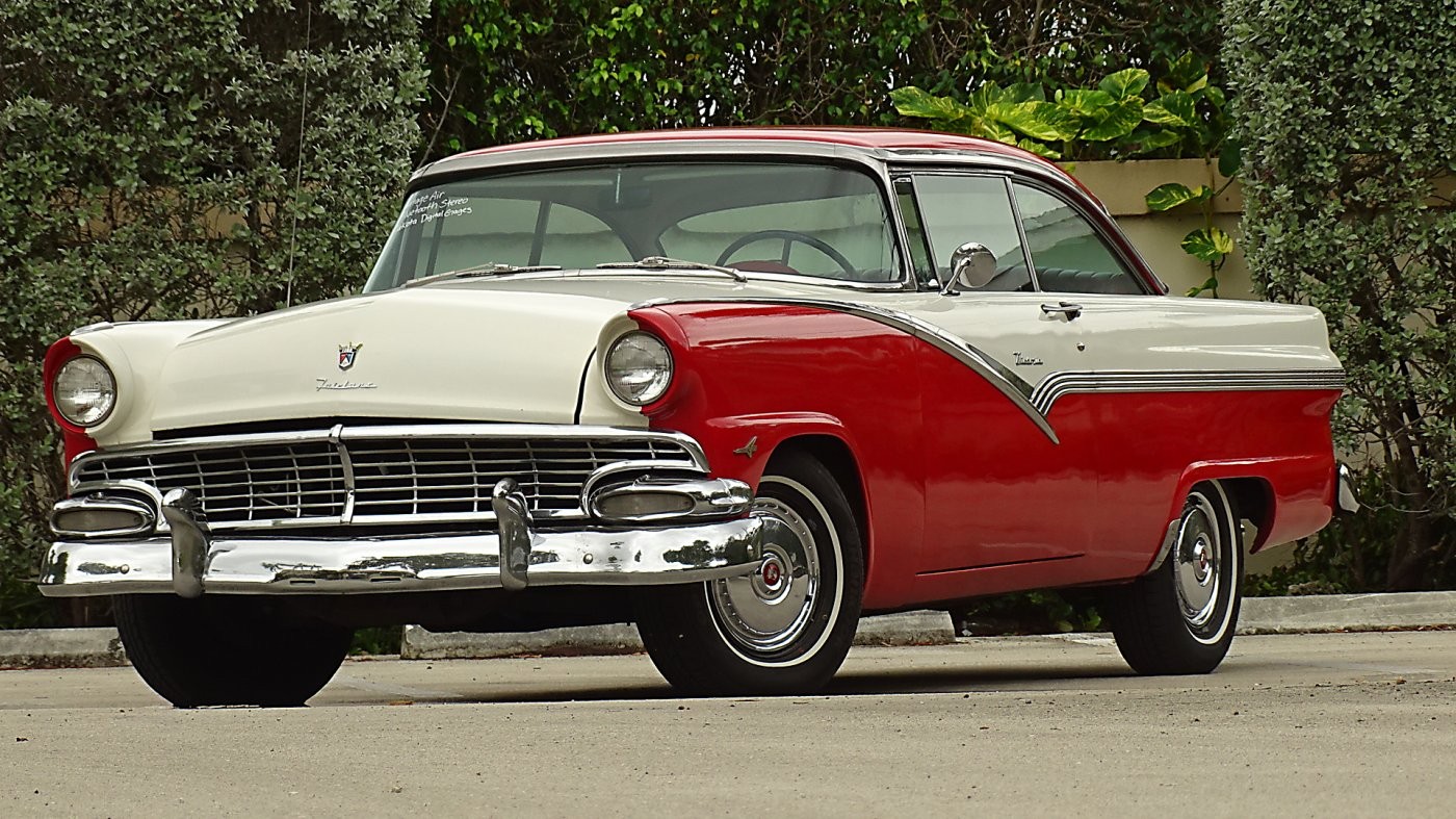 Ford-Fairlane-1956-2-DOOR-HARD-TOP-RED-AND-WHITE