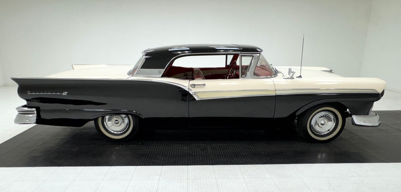 Ford Fairlane 1957