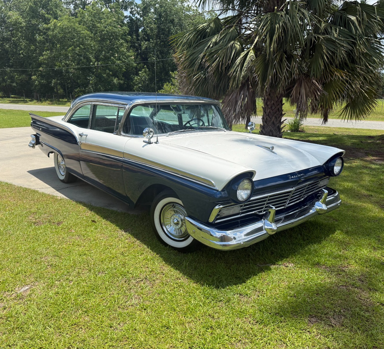Ford-Fairlane-1957-Sedan