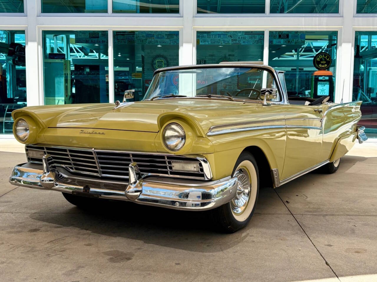 Ford-Fairlane-1957-Wagon-Black