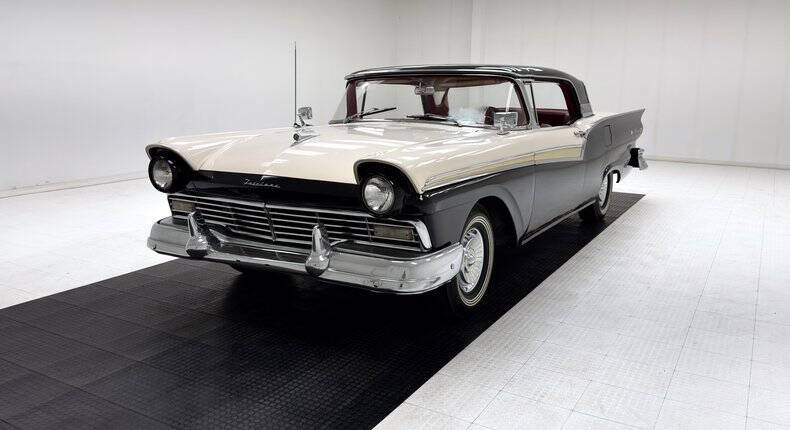 Ford-Fairlane-500-1957-Raven-Black-Red