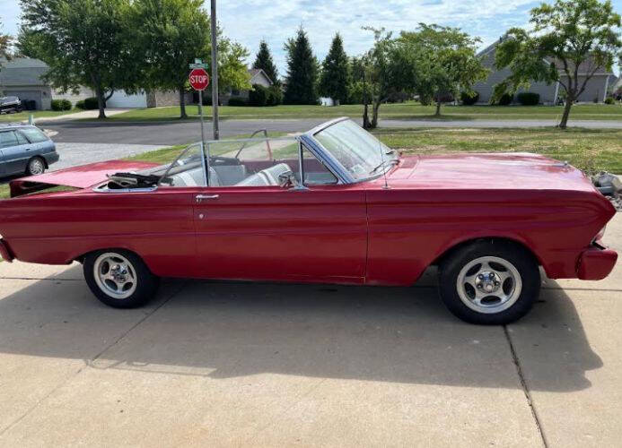 Ford-Falcon-1965-Red-White-Top