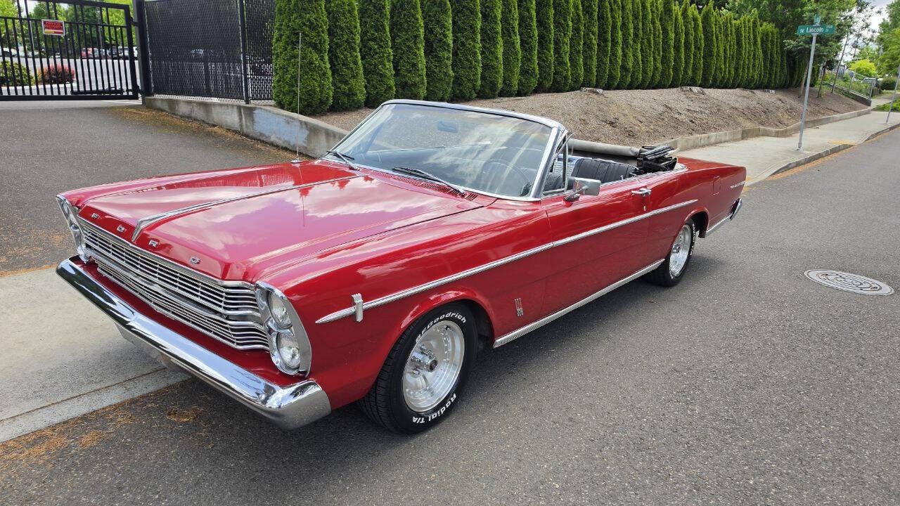 Ford-Galaxie-500-1966-Red-Black