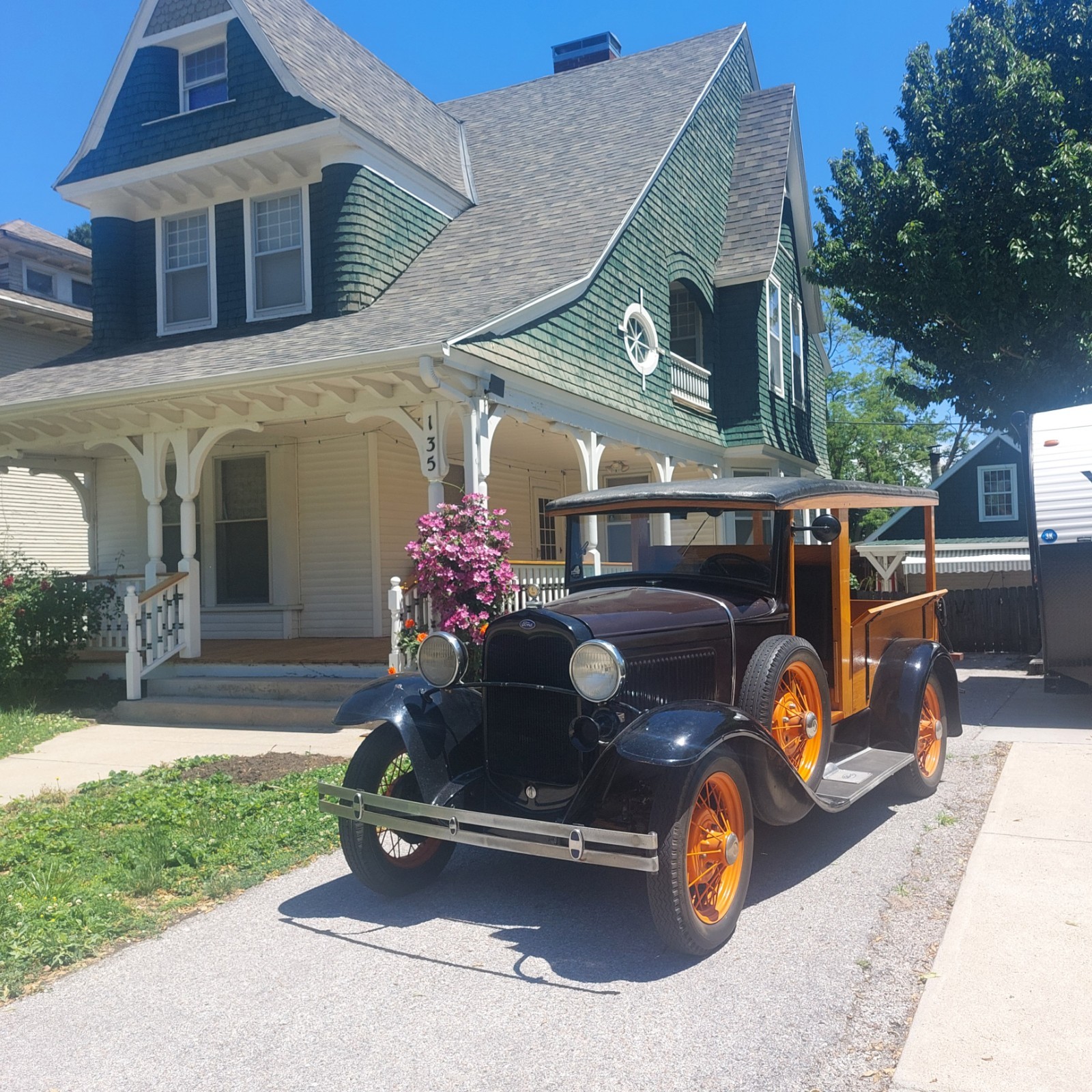 Ford-Huckster-1930-Wagon-Brown