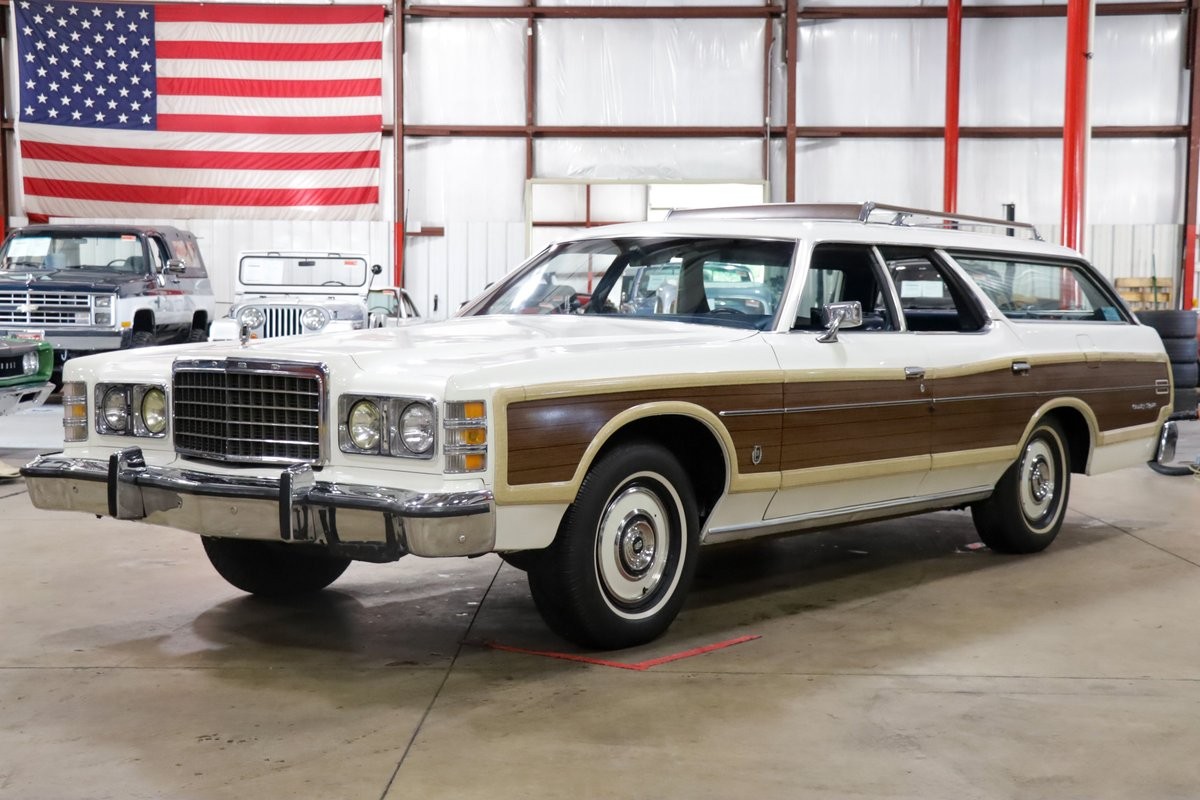 Ford-LTD-1975-Station-Wagon-Blue