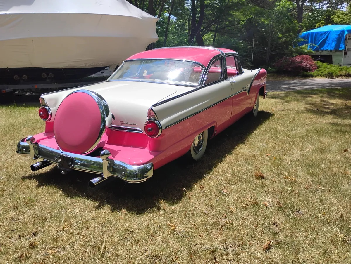 Ford-Ltd-crown-victoria-1955