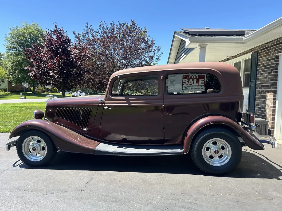 Ford-Model-40-1934-Burgandy-Gray