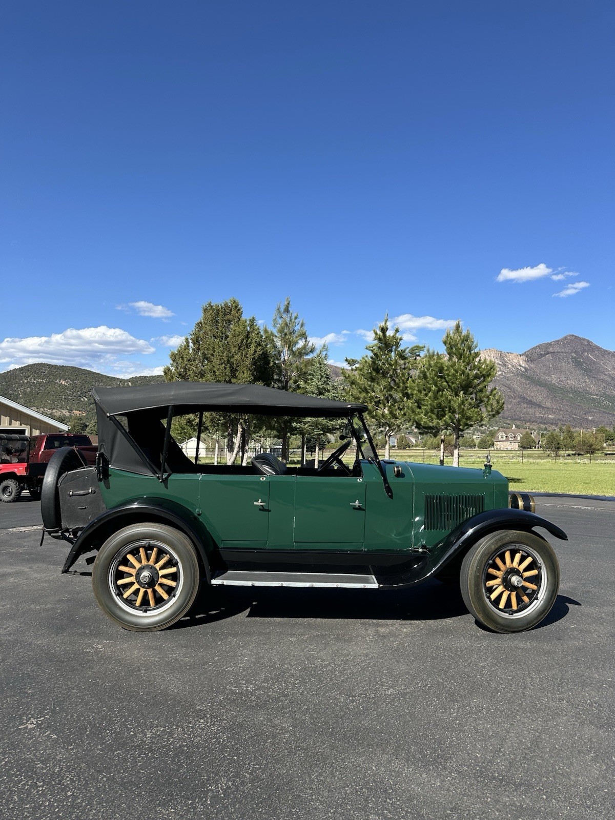 Ford-Model-A-1919-Sedan-Black