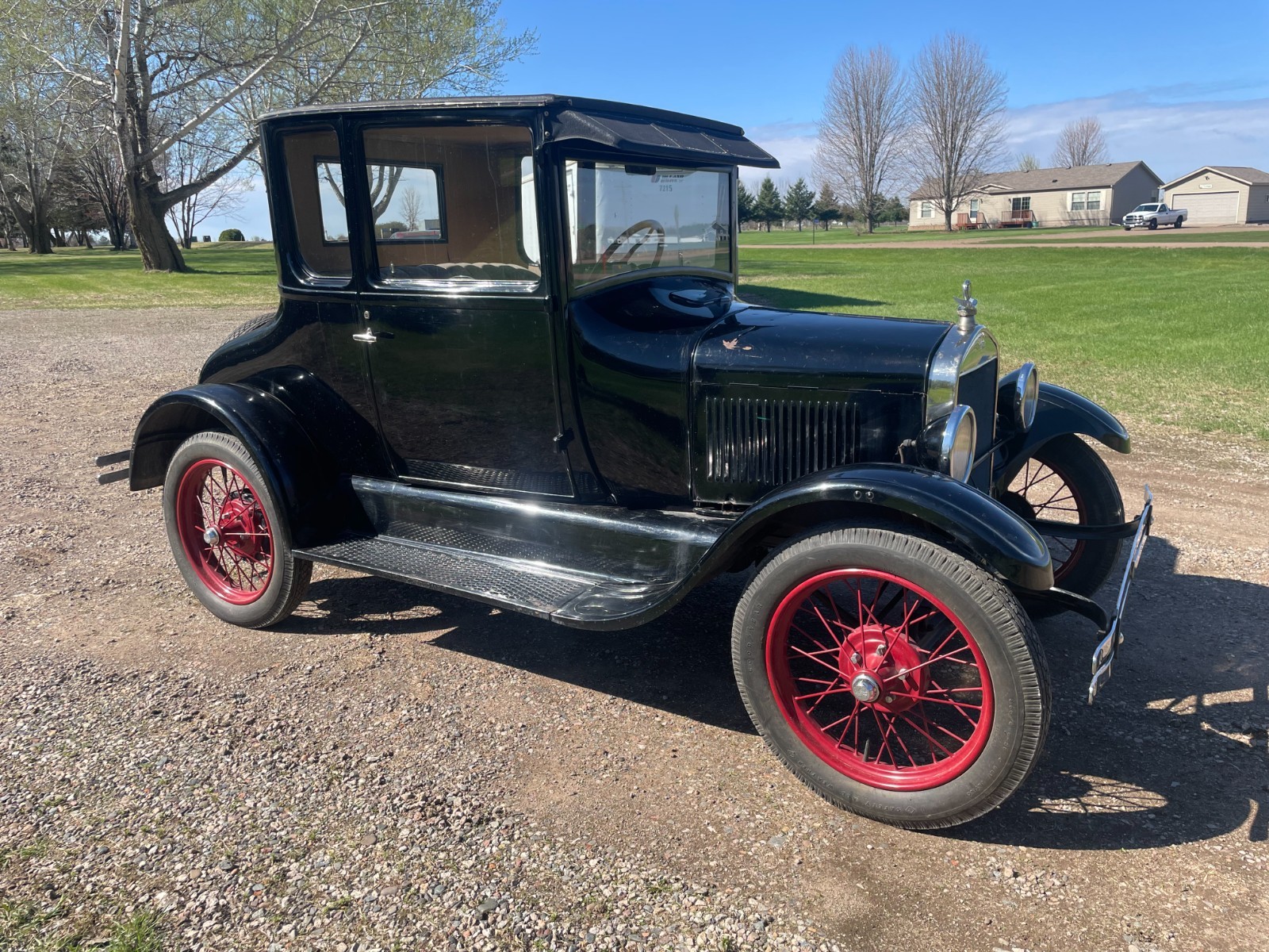 Ford-Model-T-1927-Coupe-Tan