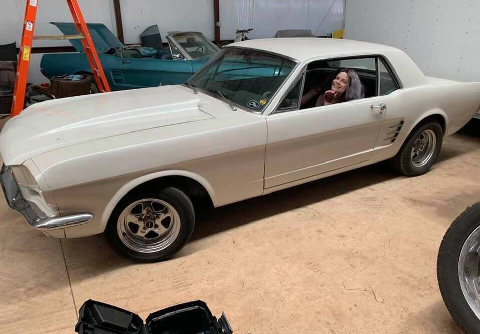 Ford-Mustang-1966-White-Black Ford-Mustang-1966-White-Black