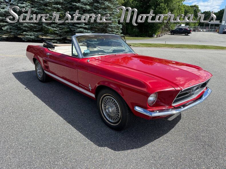 Ford-Mustang-1967-Candy-Apple-Red-Parchment