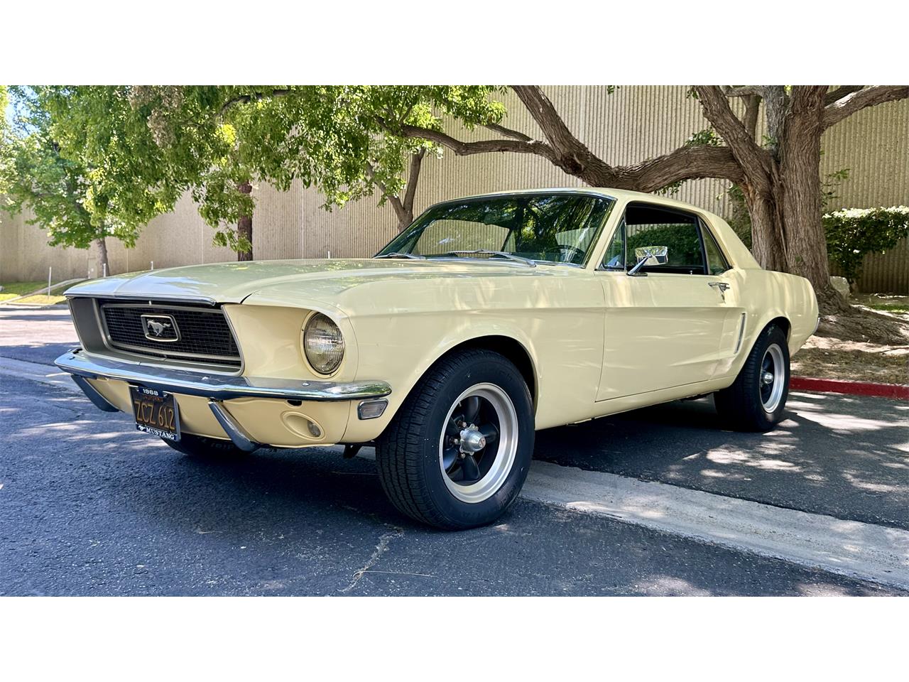 Ford-Mustang-1968-Meadowlark-Yellow-Black