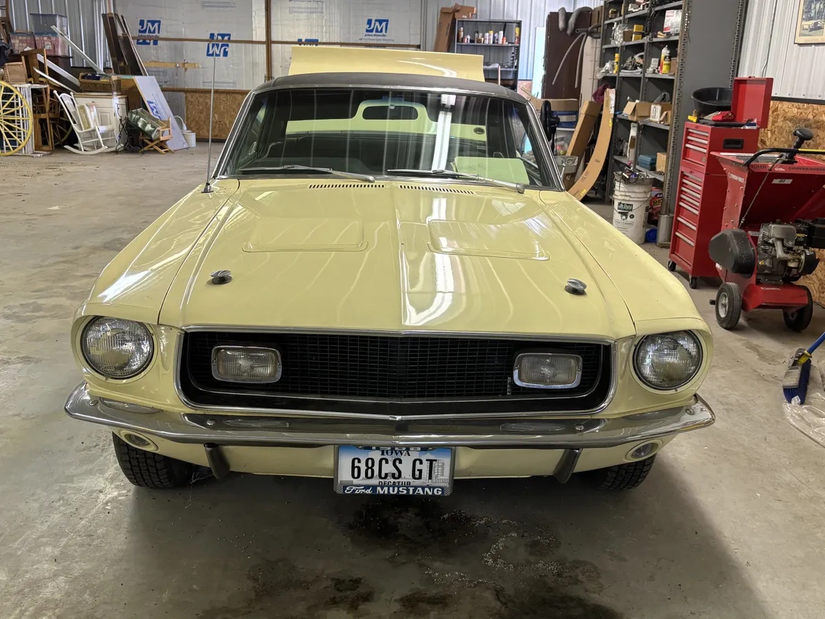 Ford-Mustang-1968-Yellow-Black