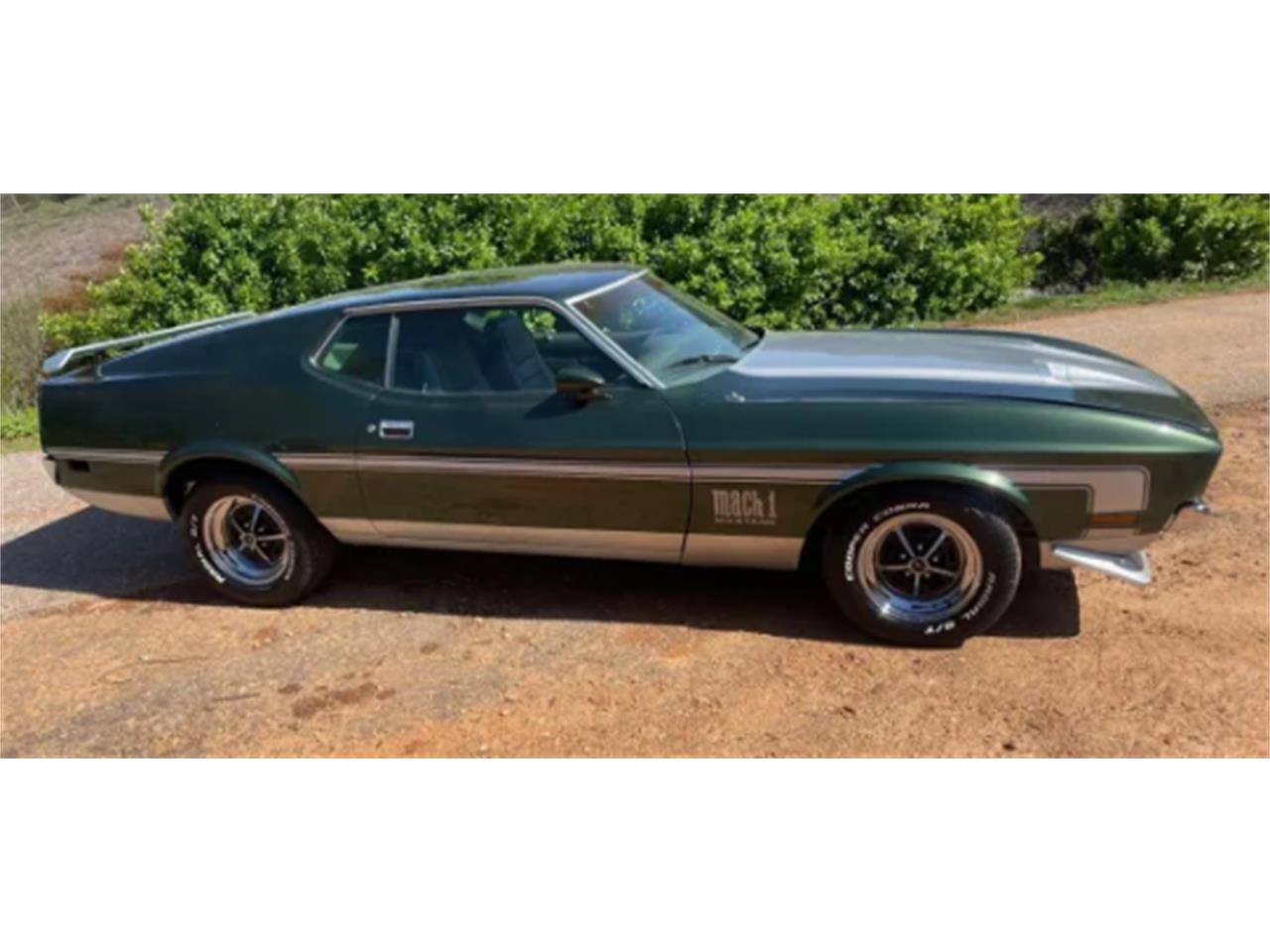Ford-Mustang-1972-Green-with-Silver-Green