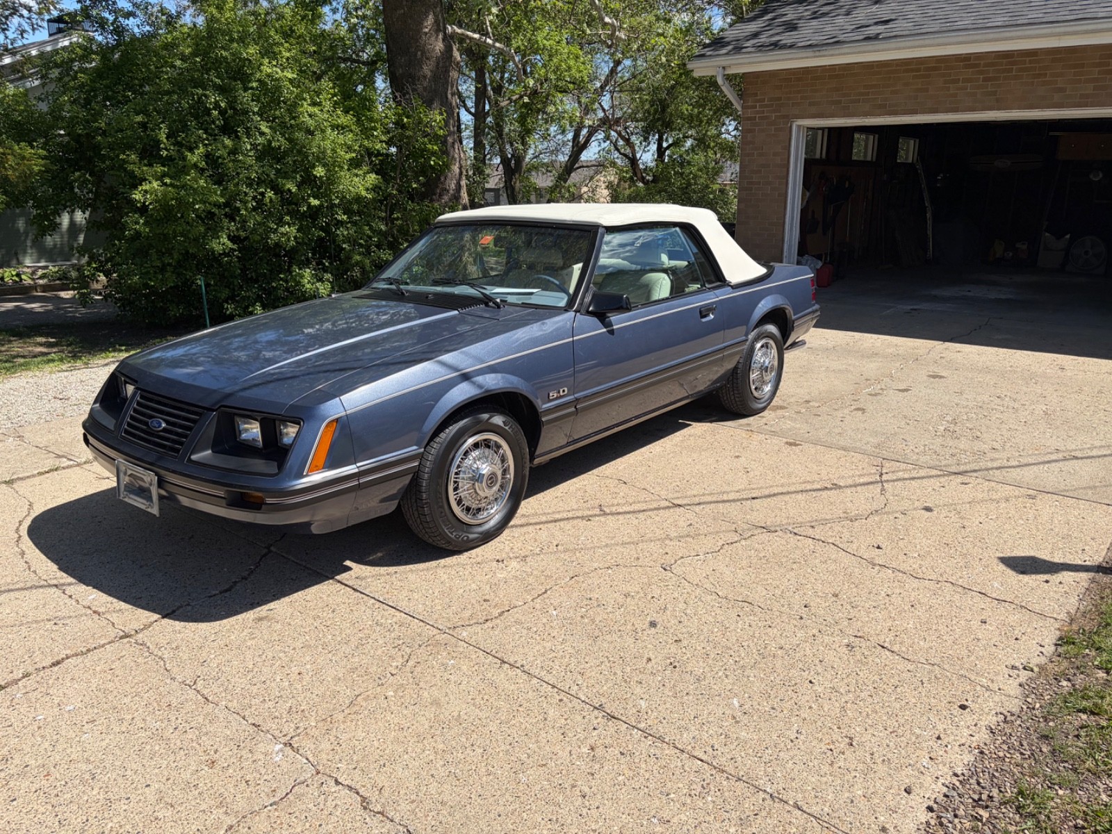 Ford-Mustang-1983-Convertible-White