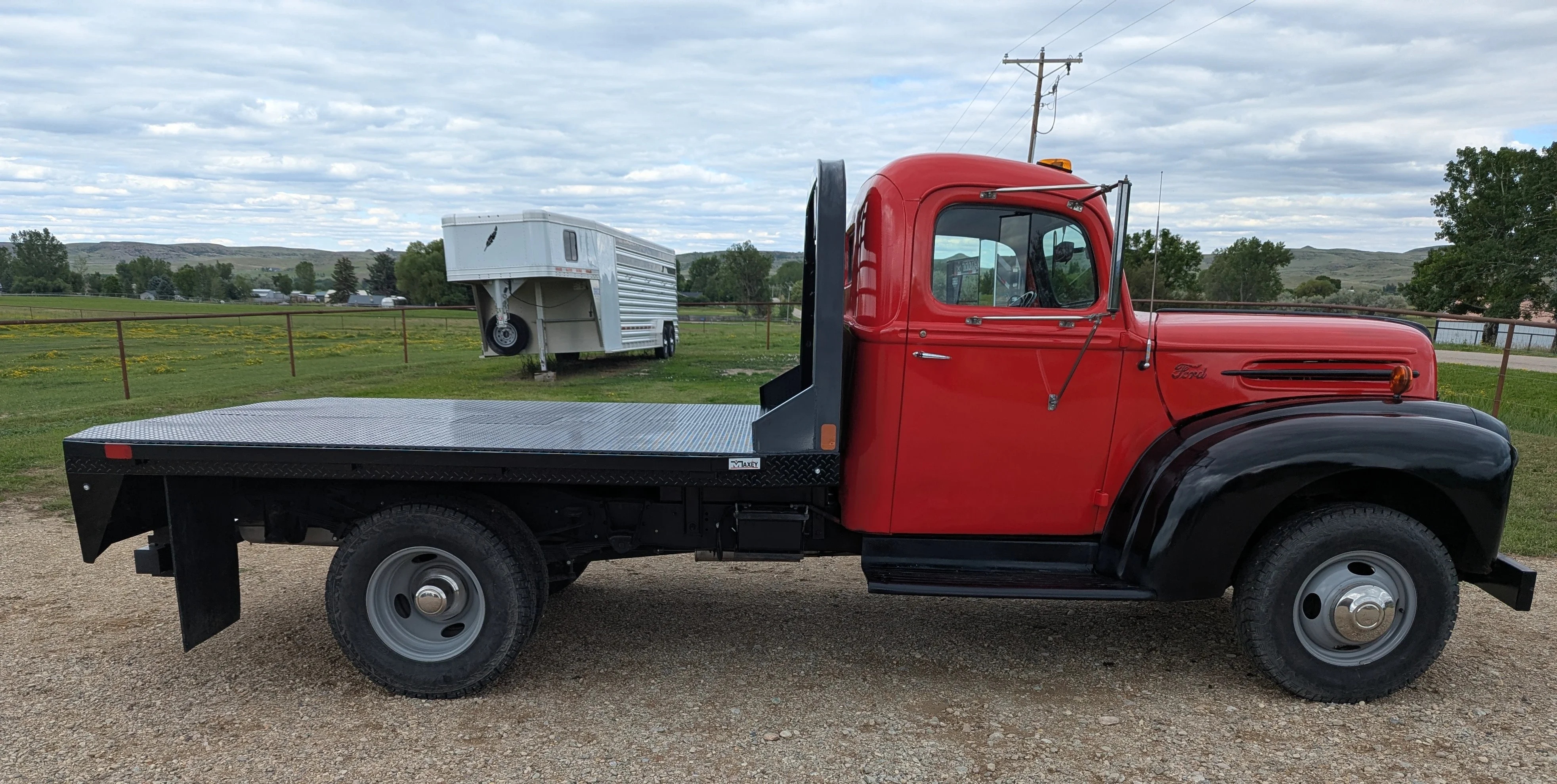 Ford-Pickup-1942-Red-Red