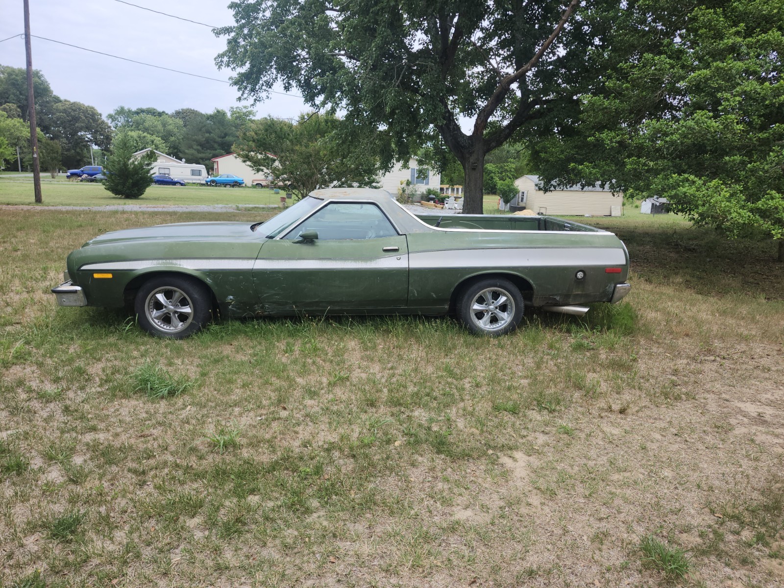 Ford-Ranchero-1973-Standard-Cab-Pickup-Green