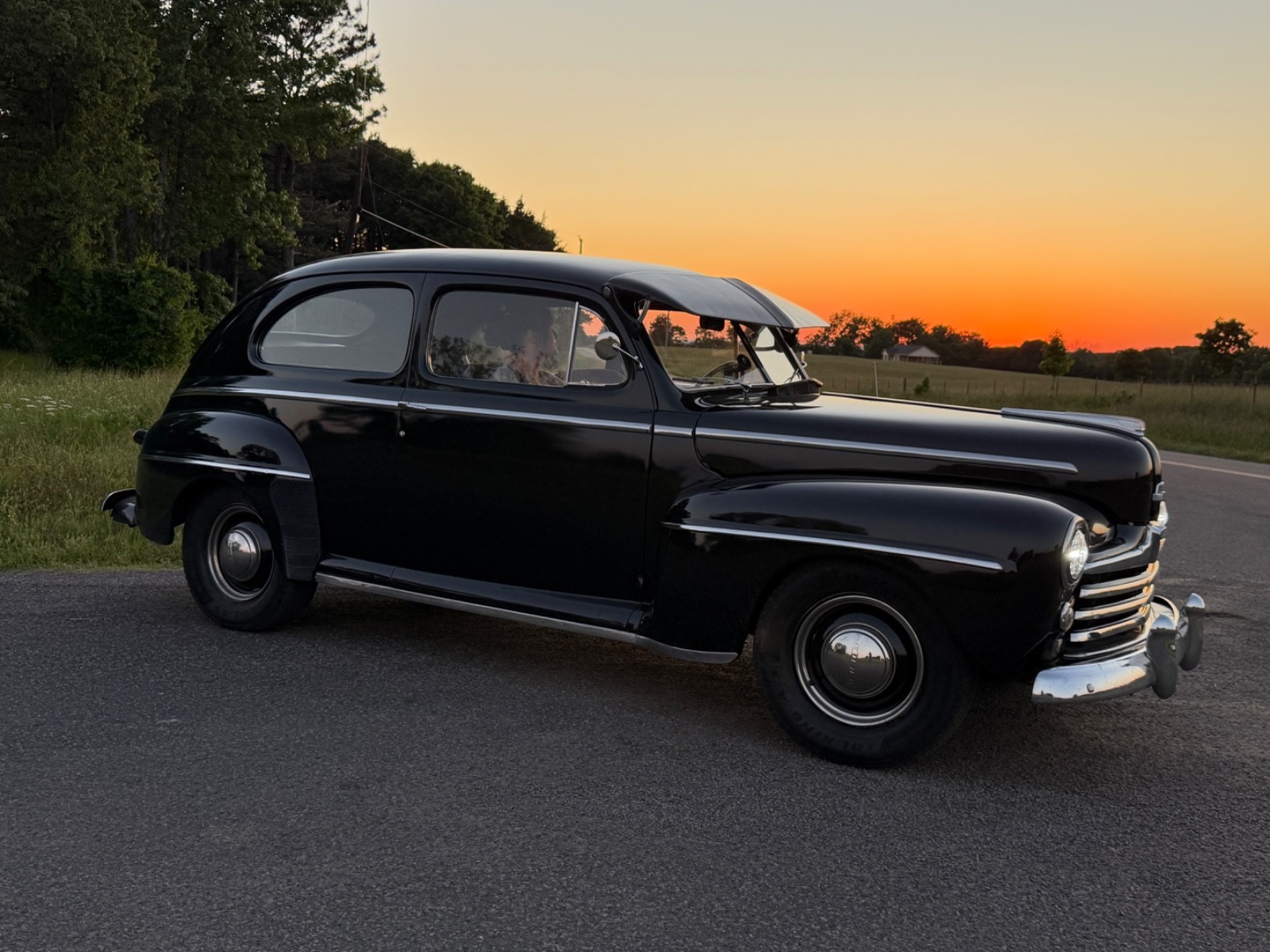 Ford-Super-Deluxe-6-Tudor-Sedan-1947-Sedan-Blue
