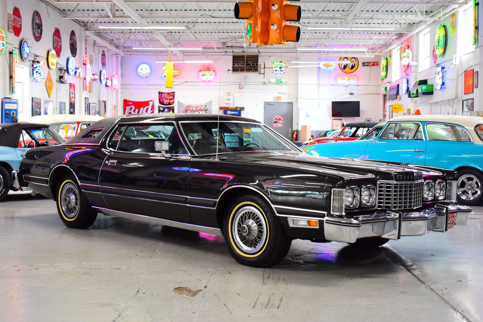 Ford-Thunderbird-1976-Black