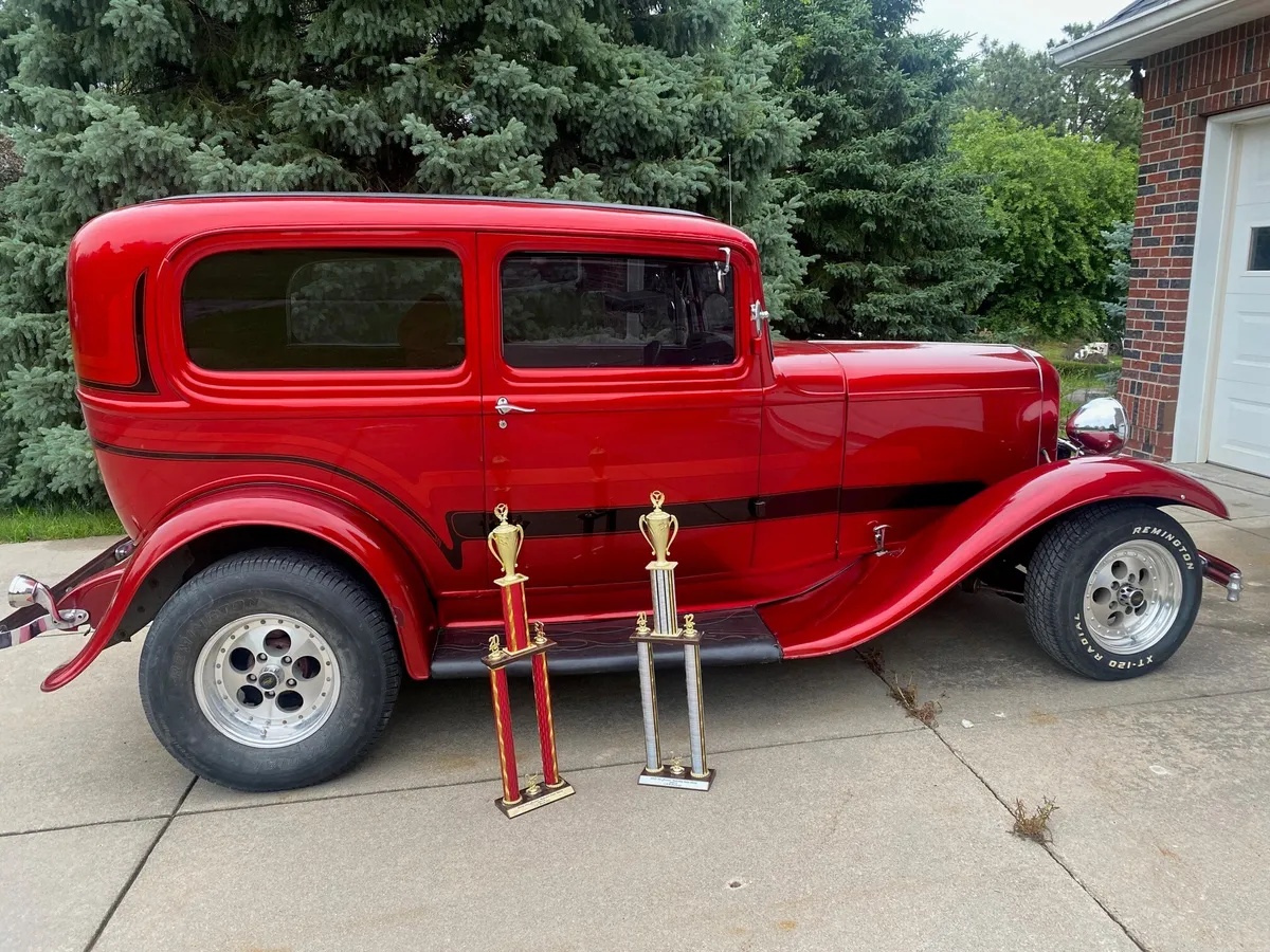 Ford-Tudor-1932-Red-Burgundy