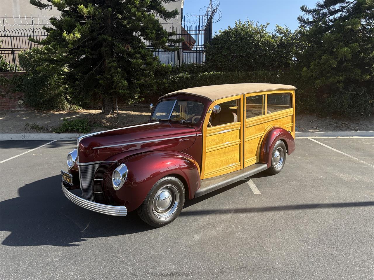 Ford-Woody-wagon-1940-Red-Tan