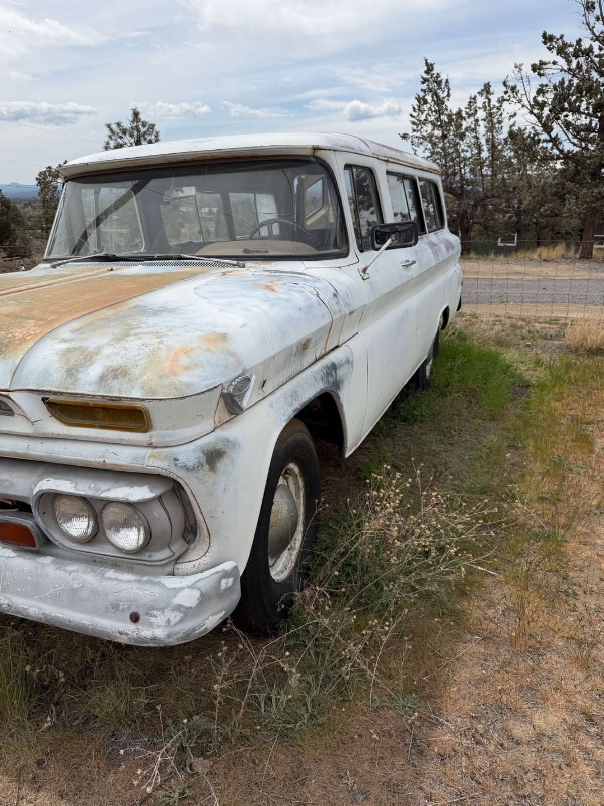 GMC-1962-SUV-Gray