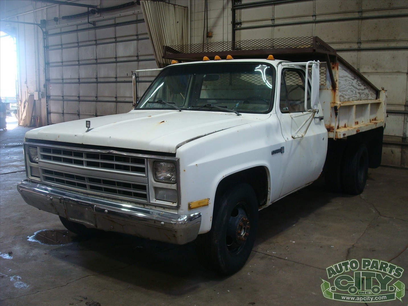 GMC-C3500-1986-Cab-Chassis-Brown
