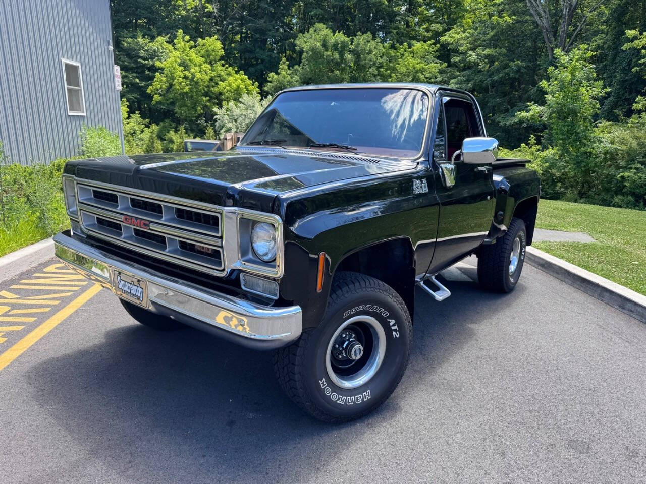 Gmc-Ck-1500-series-1976-Black-Red