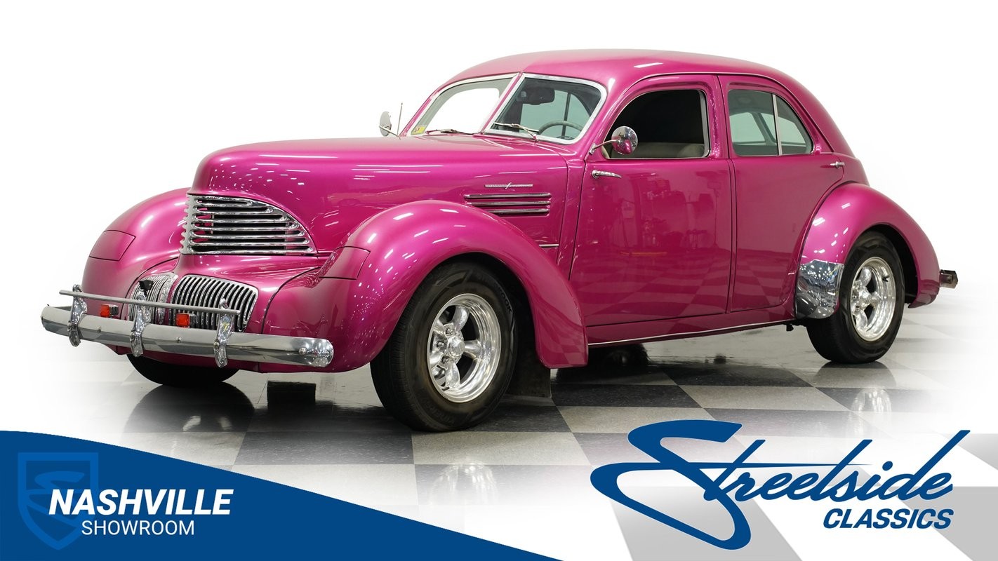Graham-1941-Sedan-Light-Gray