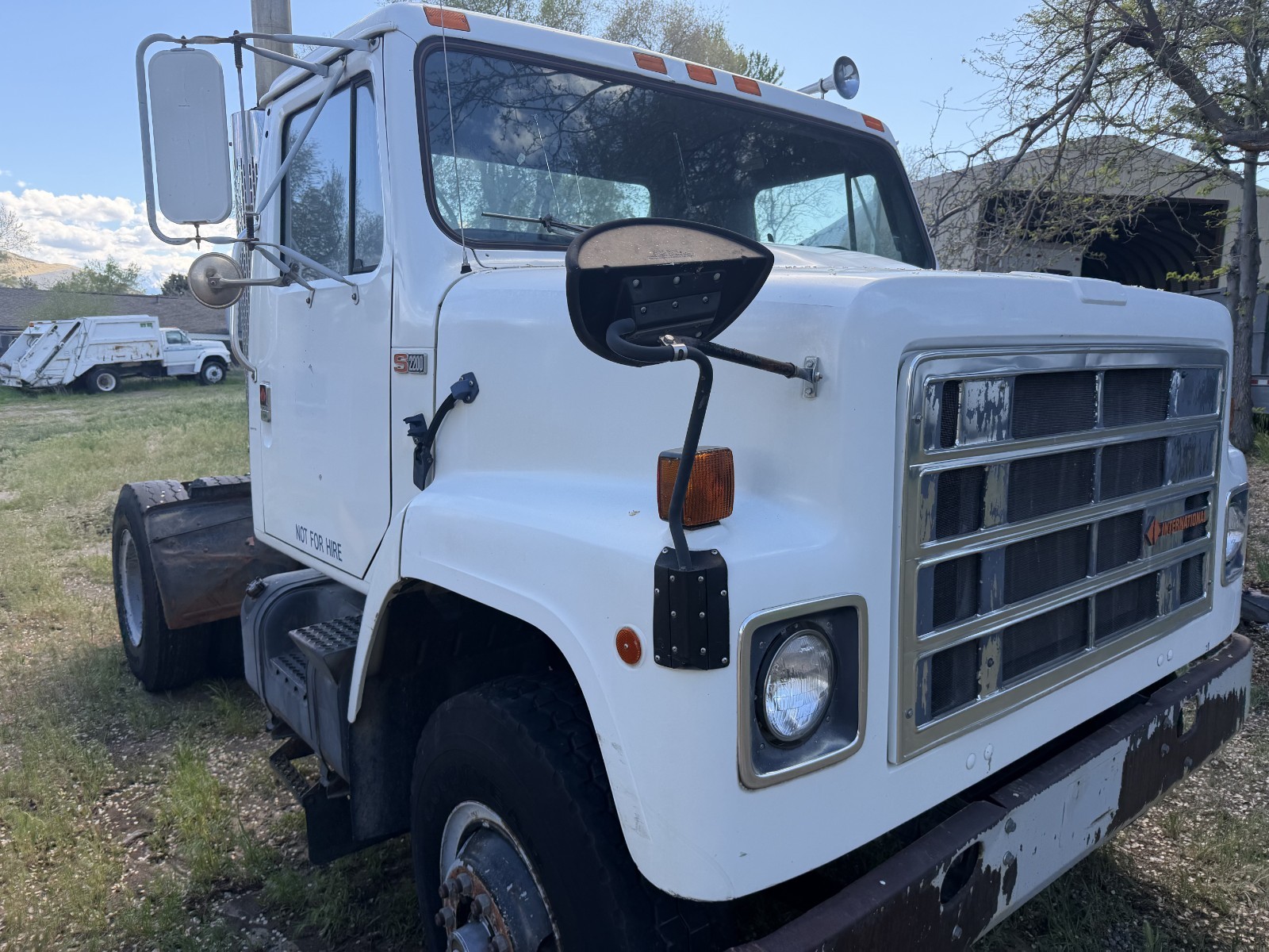 International-Harvester-2275-1989-Cab-Chassis-Brown