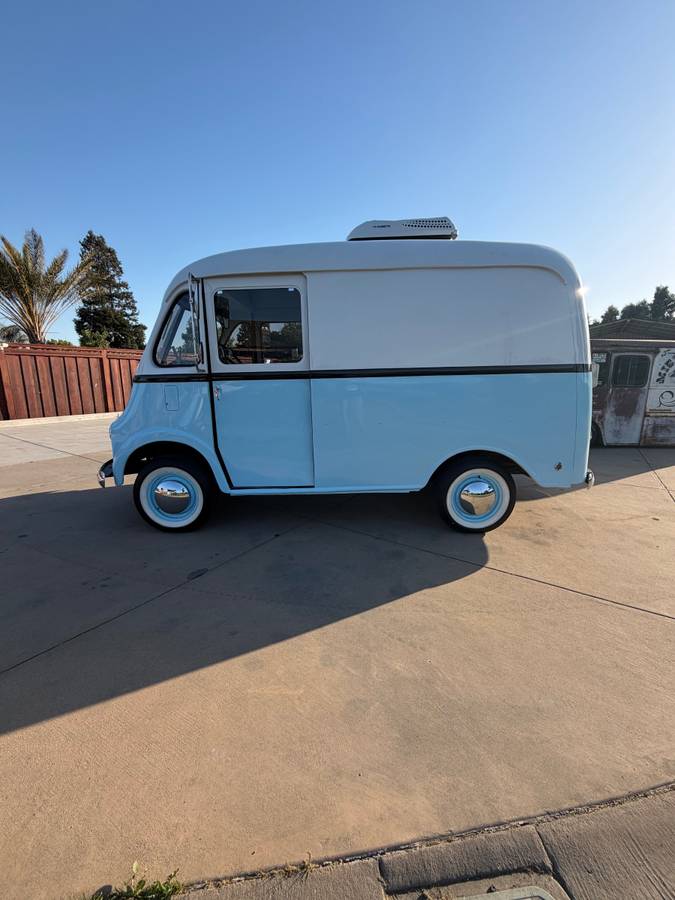 International-ihc-Metro-1952-blue