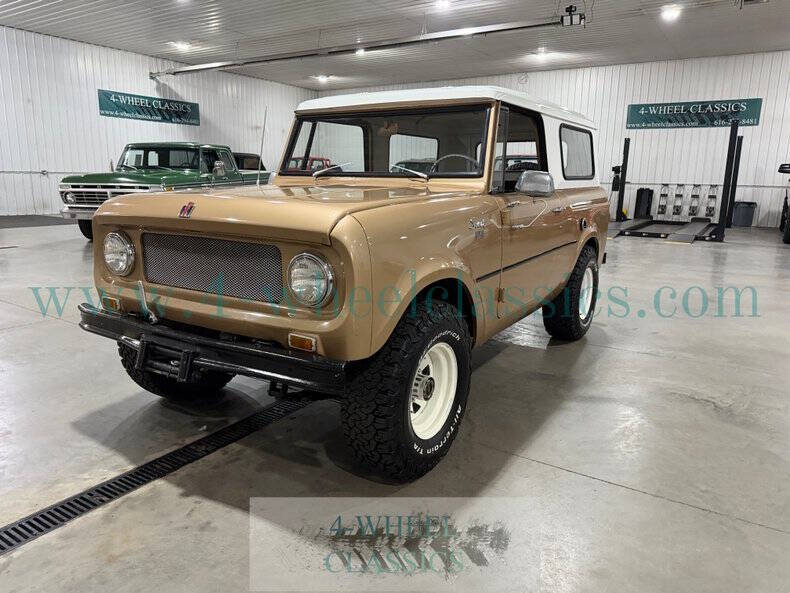 International-ihc-Scout-1967-Apache-Gold-Iridium-Black