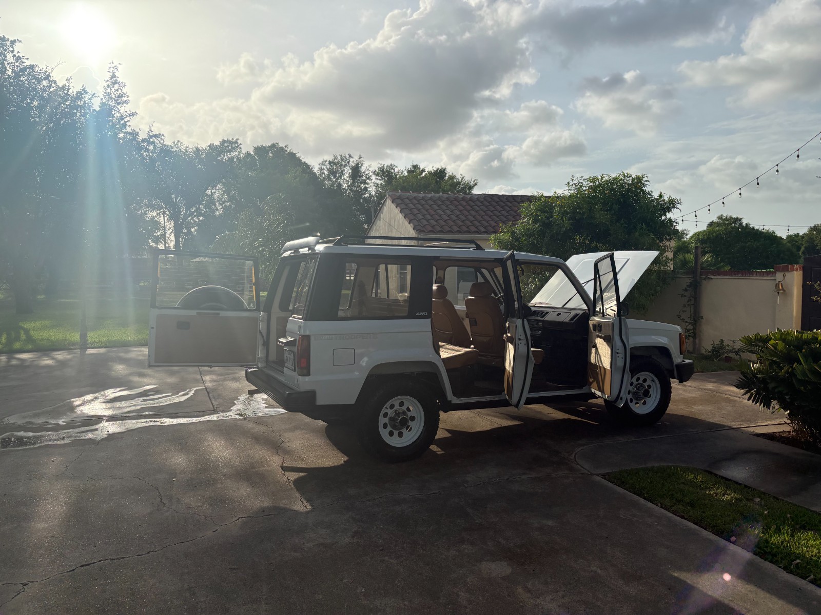 Isuzu-Trooper-1986-SUV-Tan