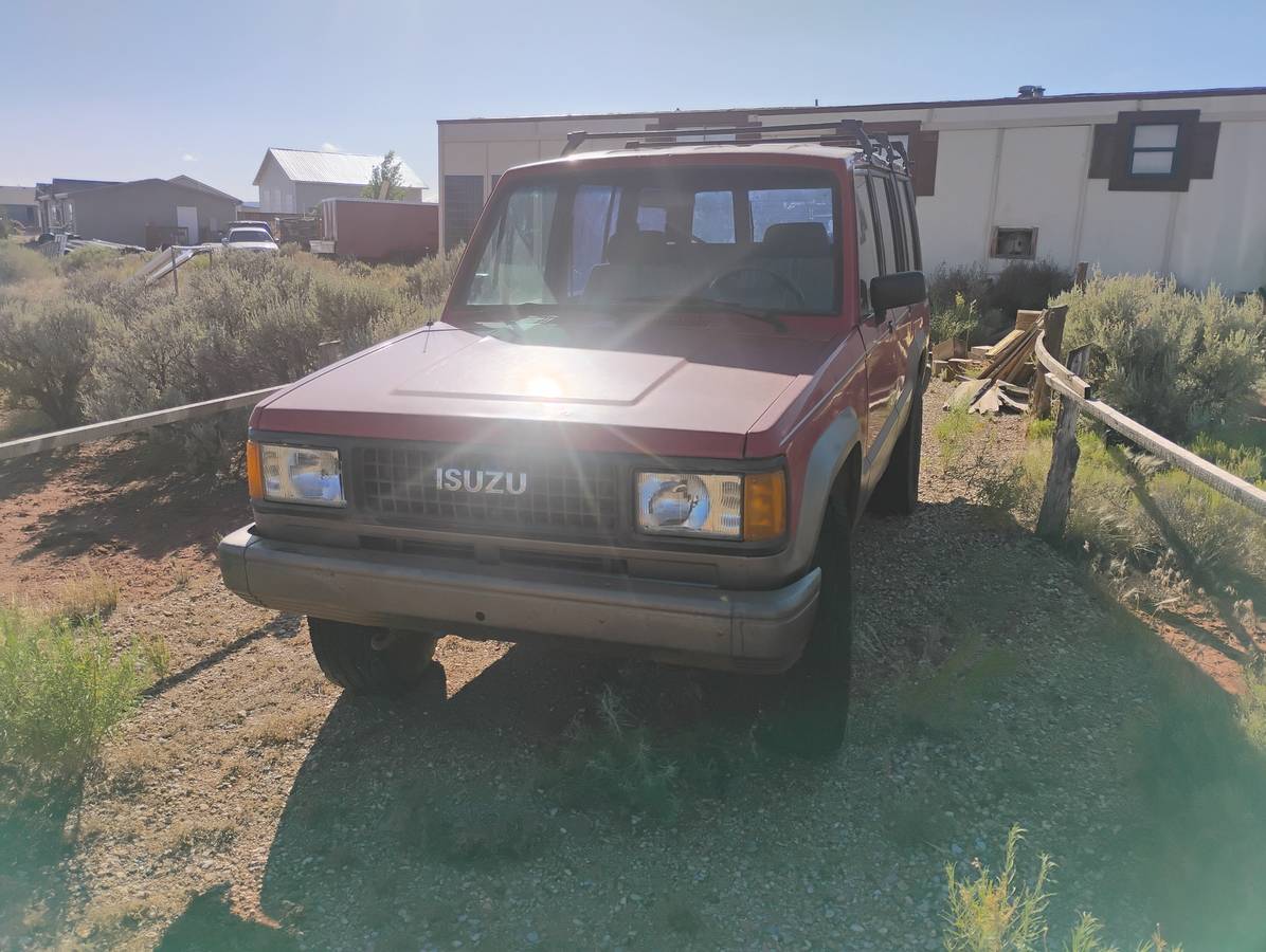 Isuzu-trooper-1990-red