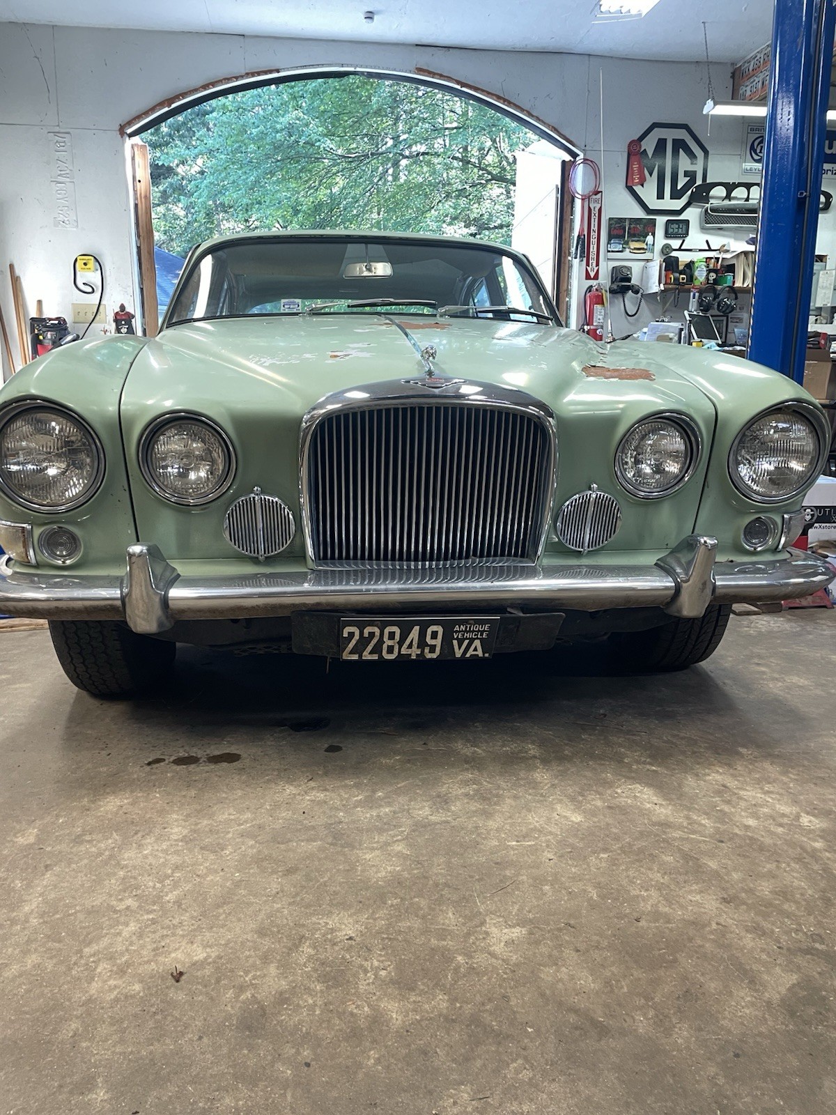 Jaguar-MKX-1965-Sedan-Green
