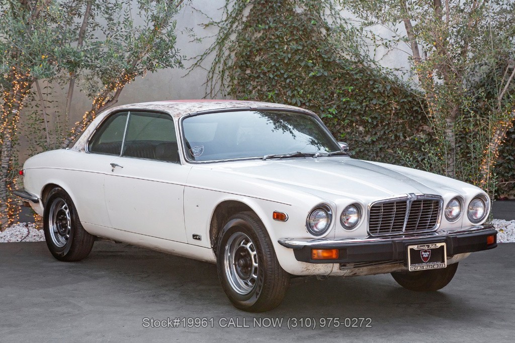 Jaguar-XJ6-1975-Coupe-Black
