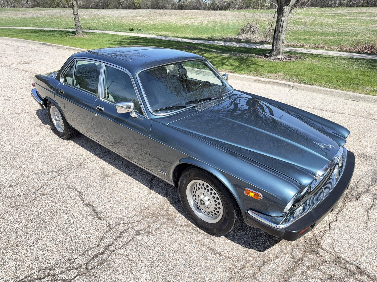 Jaguar-XJ6-1986-Sedan-Grey-tweed-cloth
