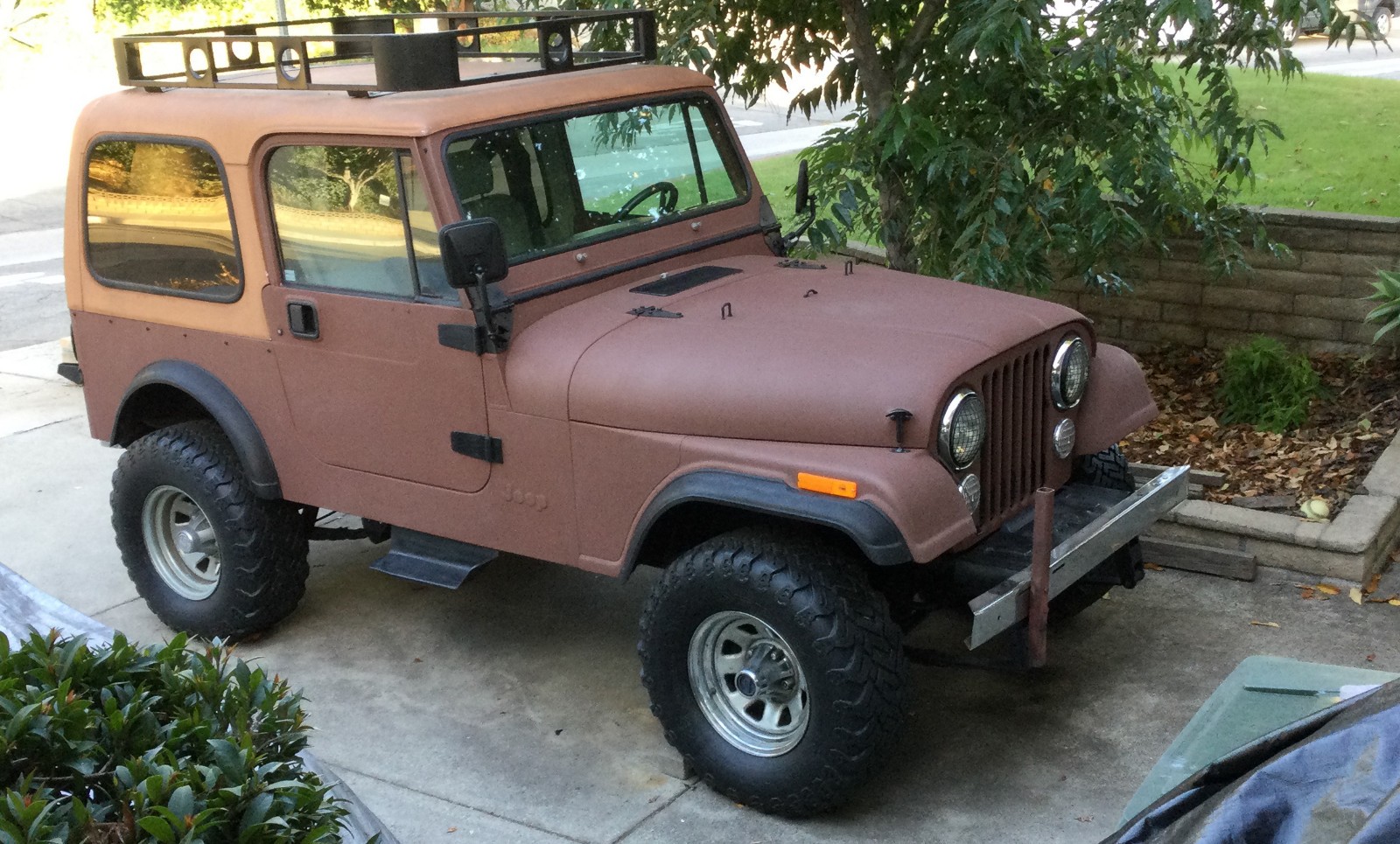 Jeep-AMC-1985-Convertible-Gray-Front-Seats-Black-Rear-Seat