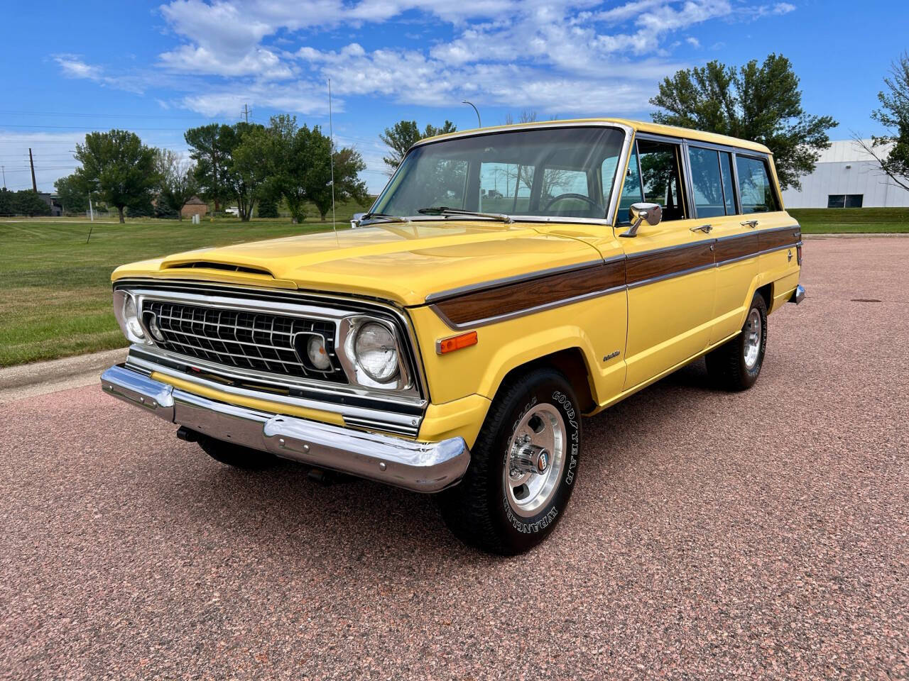 Jeep-Grand-wagoneer-1977-Yellow-Black