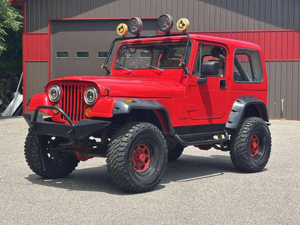 Jeep-Renegade-1985-Red-Black