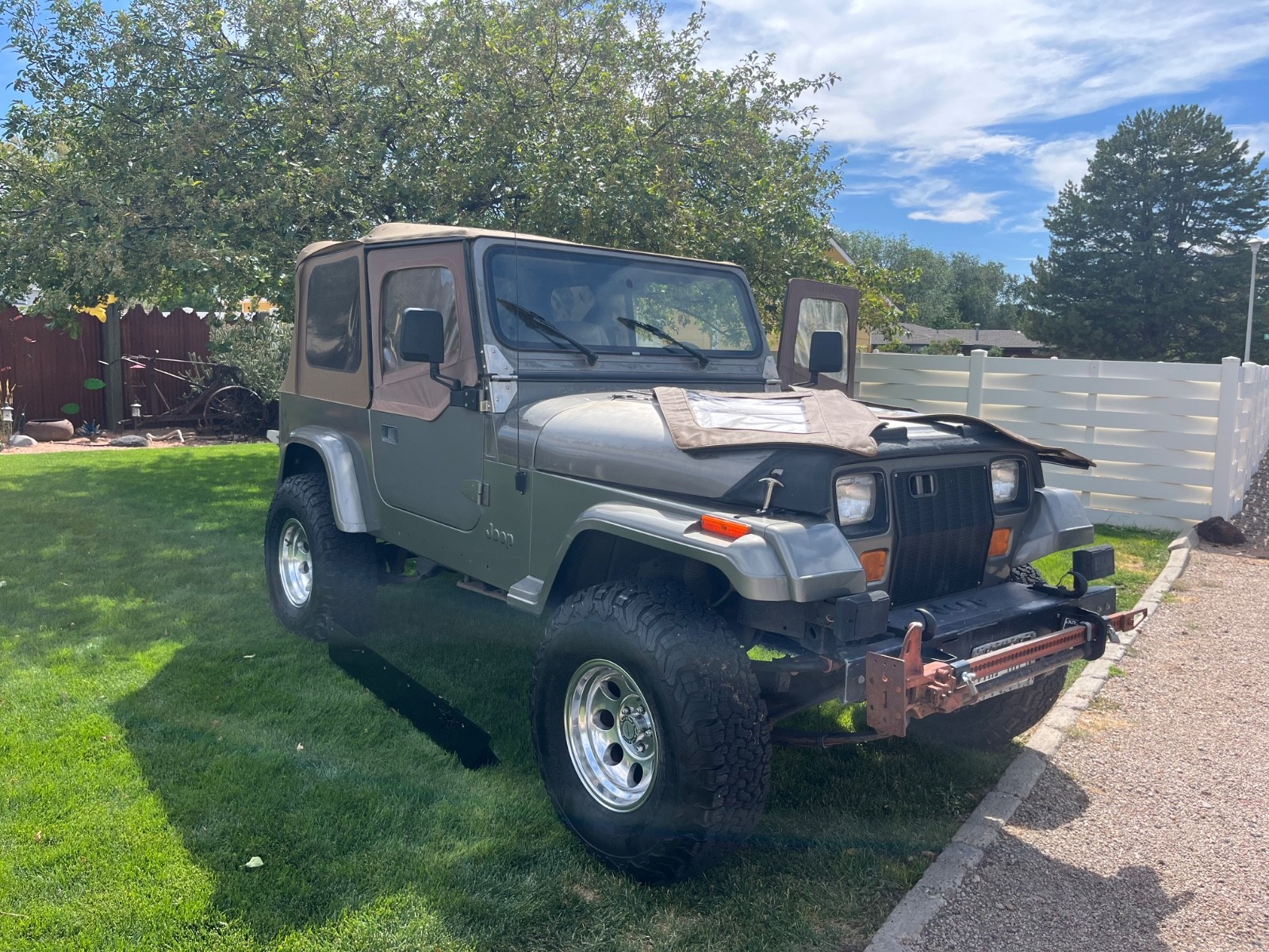 Jeep-Wrangler-1988-SUV-Tan