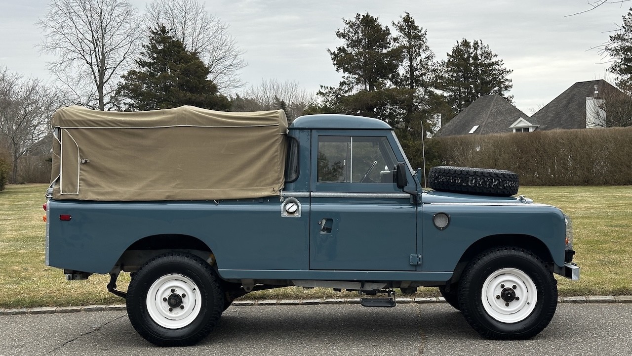 Land-Rover-109-1970-PICK-UP-BLACK