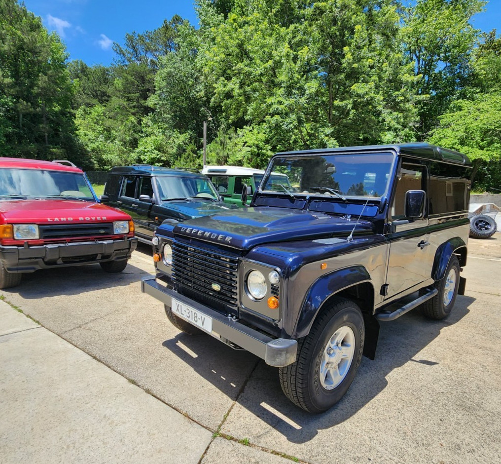 Land-Rover-Defender-1996-SUV-black-and-Tan
